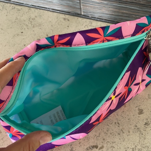 Clinique Makeup Bag & Makeup Remover bonus bottle - Picture 4 of 9